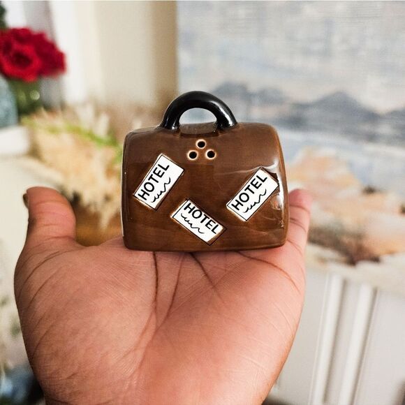 New RARE 1992 Five & Dime Tourist Man With Suitcase Salt & Pepper Shaker. - Picture 13 of 15